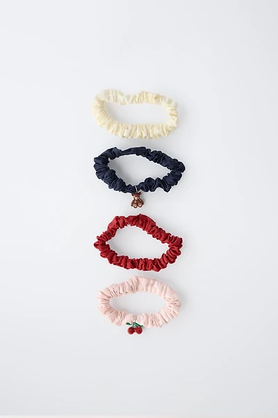 LOT DE QUATRE CHOUCHOUS CHARMS