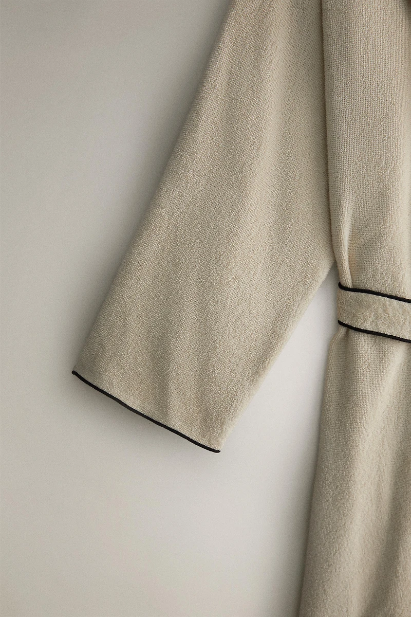 OVERLOCK COTTON BATHROBE (320 GXM²)
