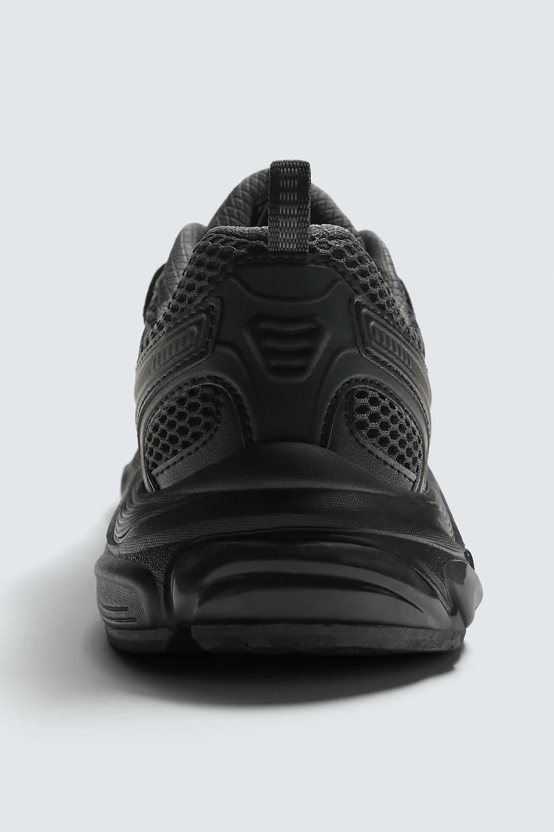 CHUNKY SOLE SNEAKERS