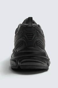 CHUNKY SOLE SNEAKERS