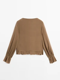 Textured shirt with ruffles