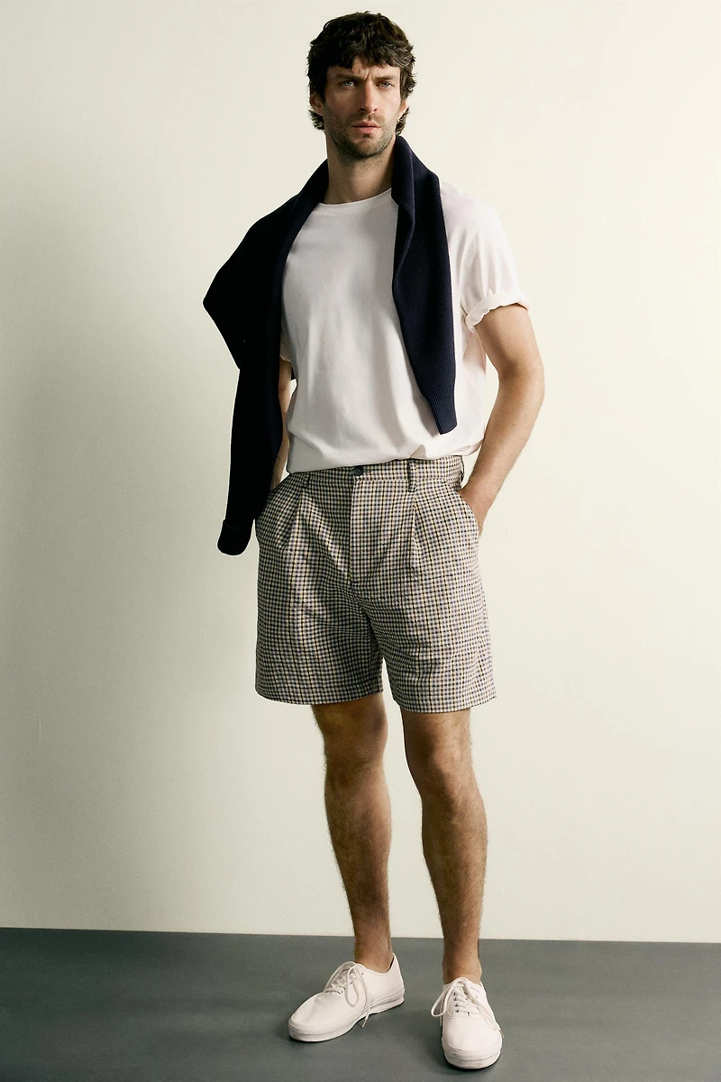 TEXTURED PLAID PLEATED SHORTS