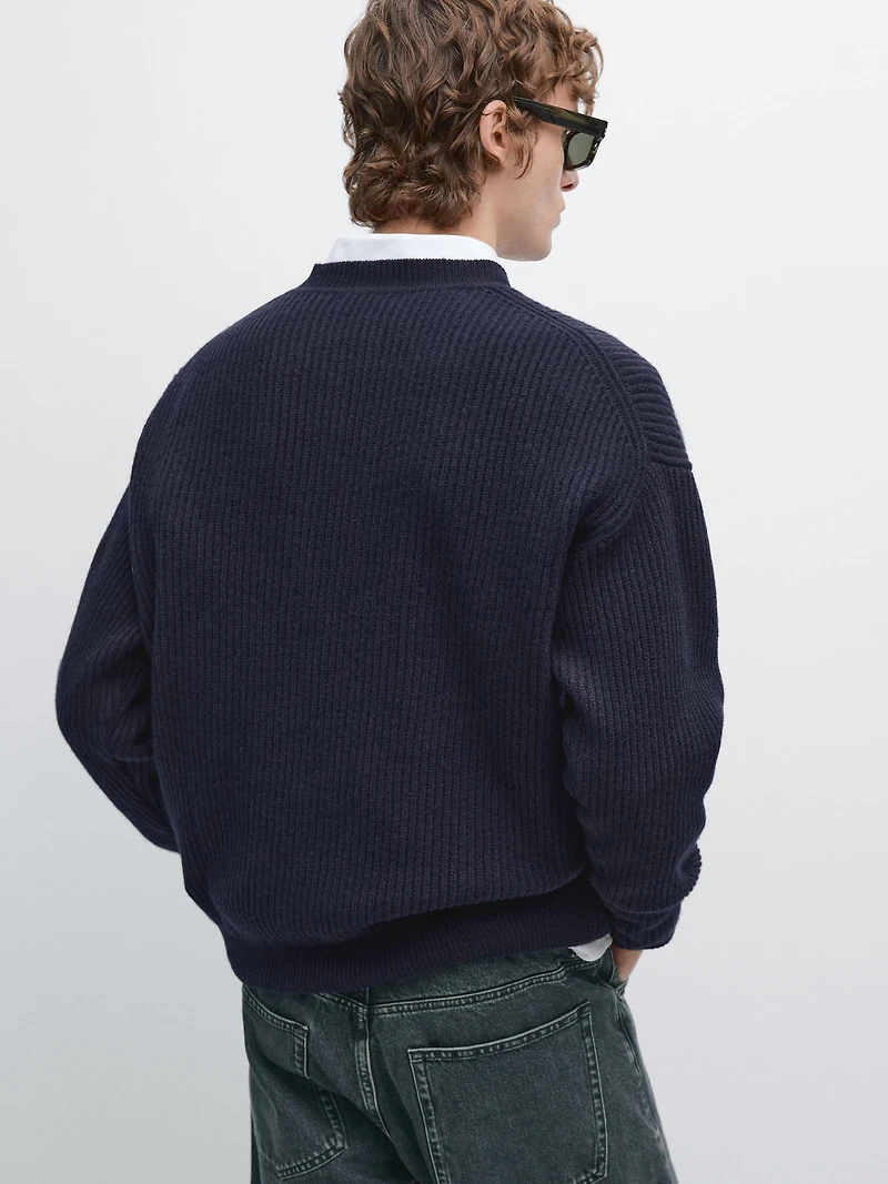 Pull col V en maille de laine mélangée