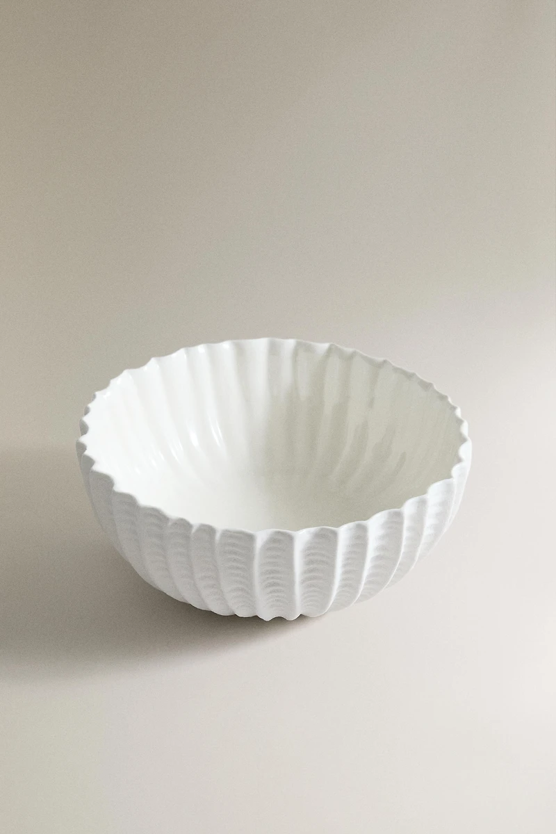 STONEWARE SALAD BOWL WITH RELIEF