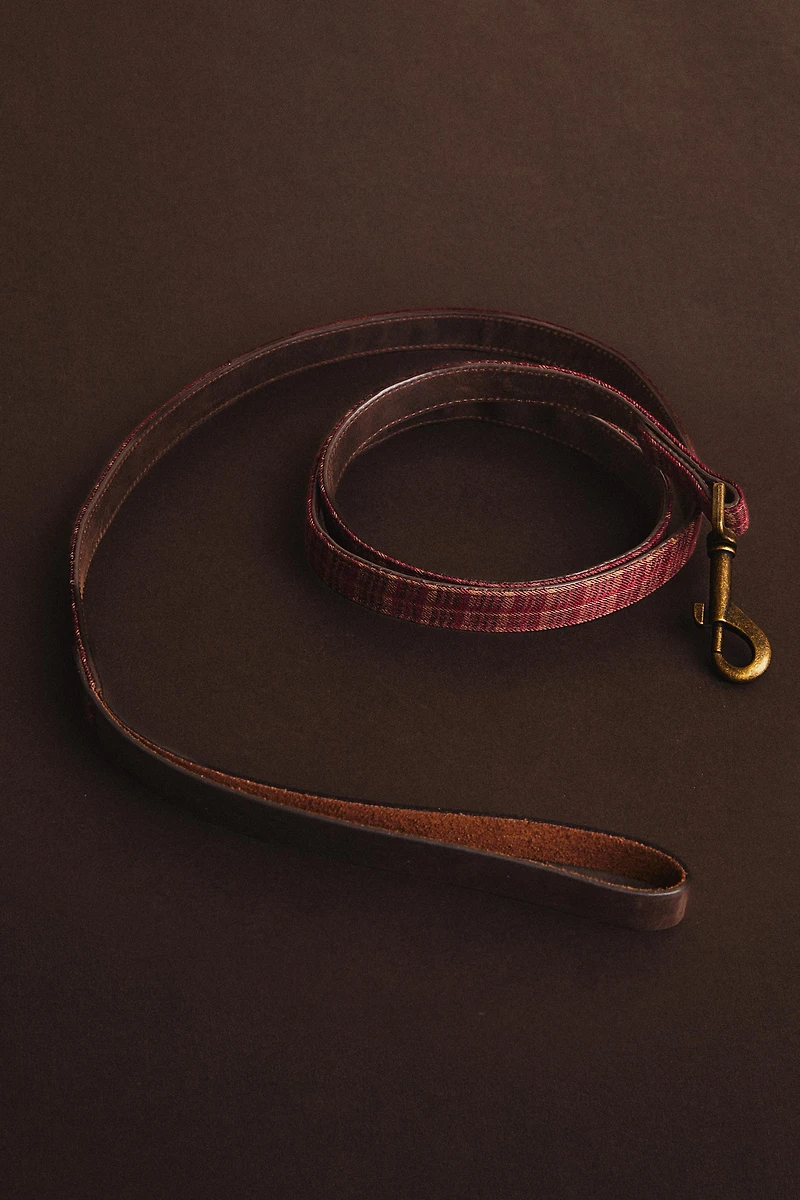 LEATHER DOG LEAD CHRISTMAS