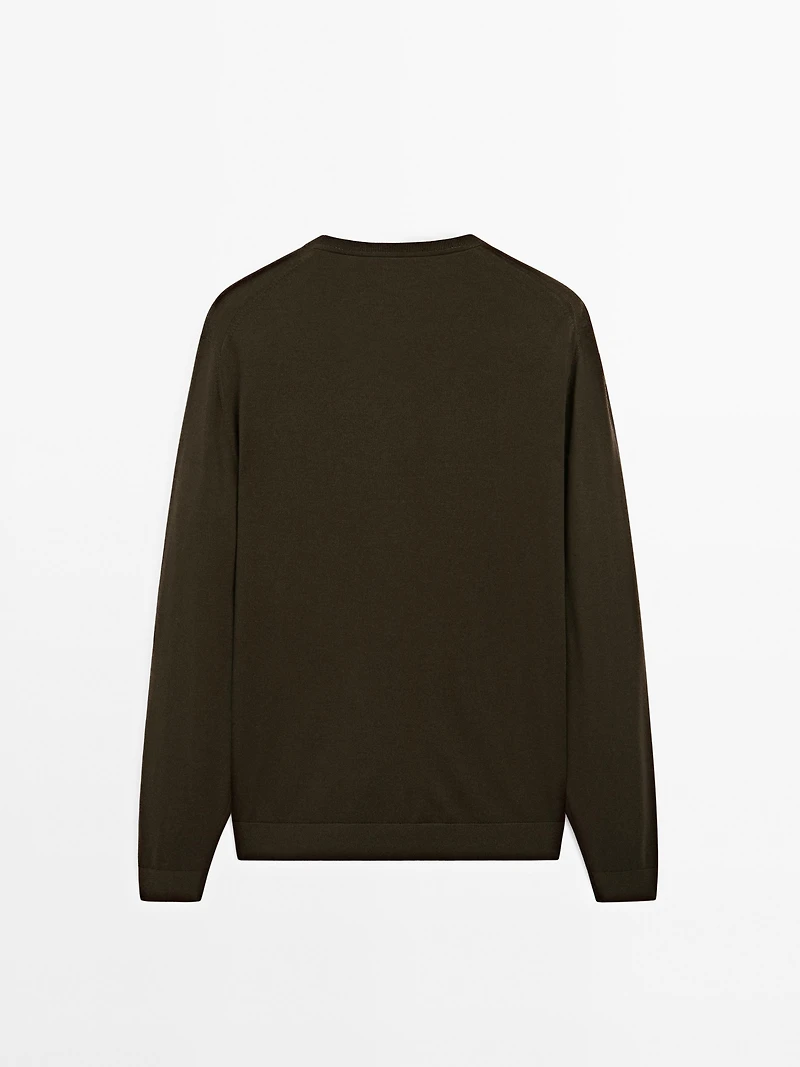 Merino wool crew neck knit sweater