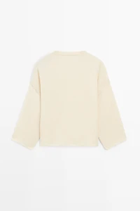 Round neck knit sweater