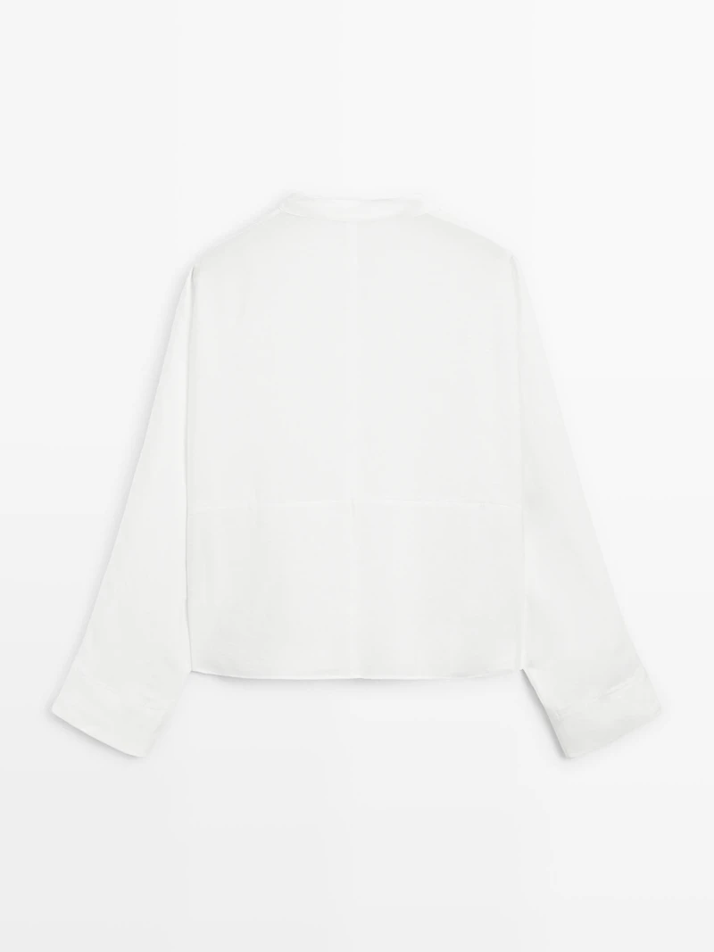 Stand collar shirt with front seam