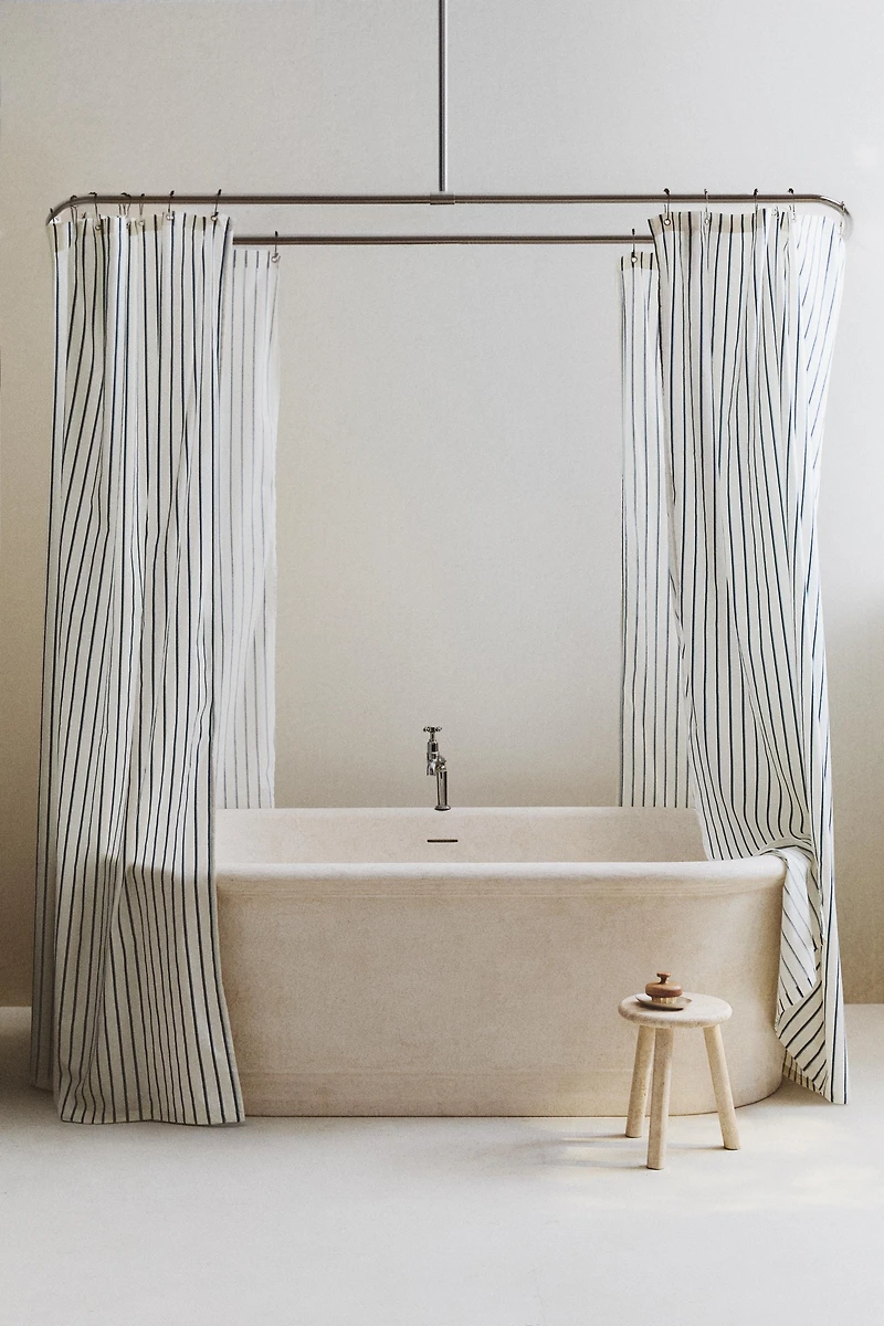 STRIPED SHOWER CURTAIN