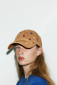 CORDUROY CAP WITH BIRDS AND MOONS EMBROIDERY