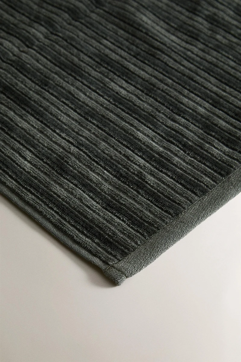 STRIPED TEXTURED VELOUR BATH TOWEL