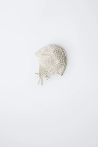 TEXTURED KNIT BONNET