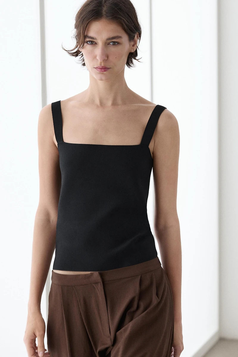 Knit top with a square neckline