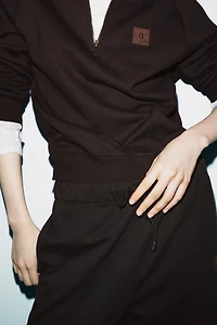 ZIP PATCH SWEATSHIRT