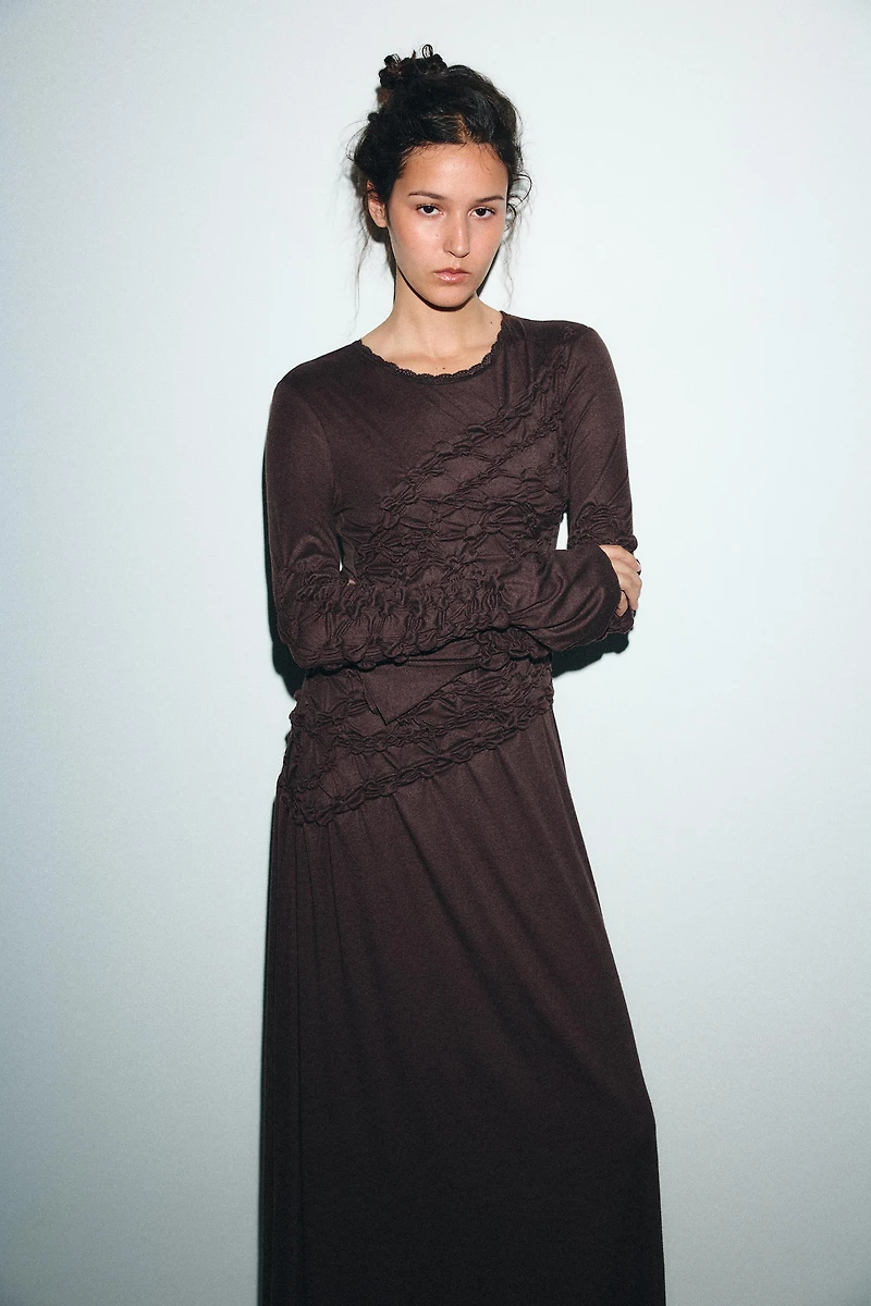 ROBE MI-LONGUE À PLIS