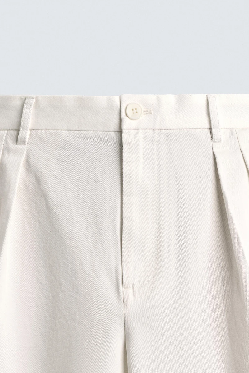 RELAXED FIT PLEATED SHORTS