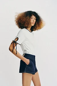 CONTRAST BOW T-SHIRT