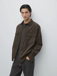 Chemise en microvelours côtelé avec poches contrastantes relaxed fit