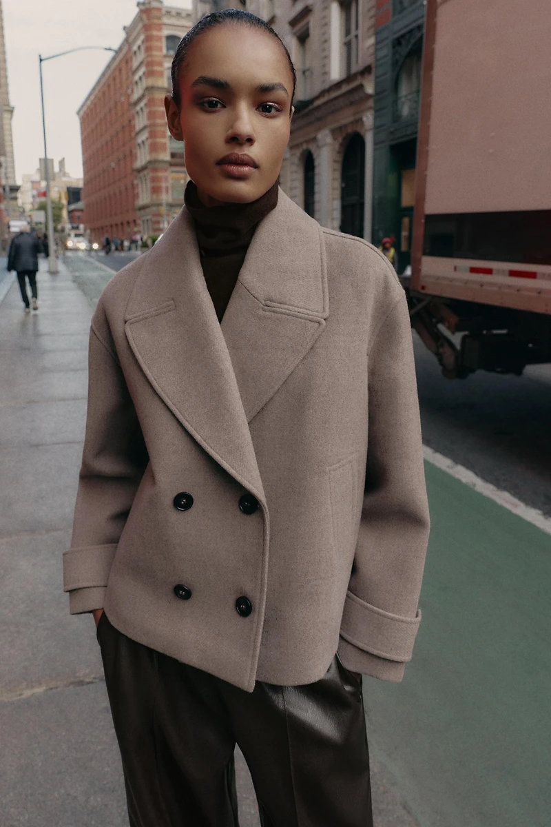 DOUBLE-BREASTED SHORT COAT