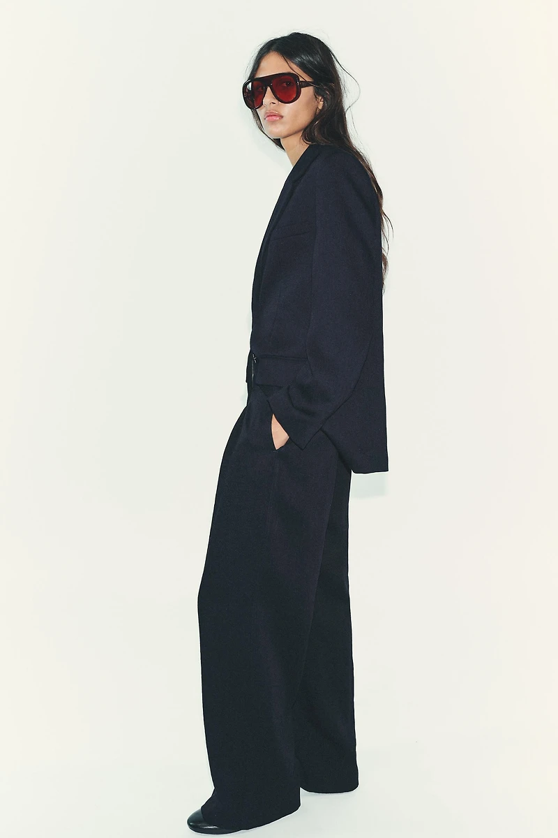 STRAIGHT CUT BUTTONED BLAZER