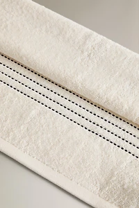 BATH TOWEL WITH CONTRAST PIPING