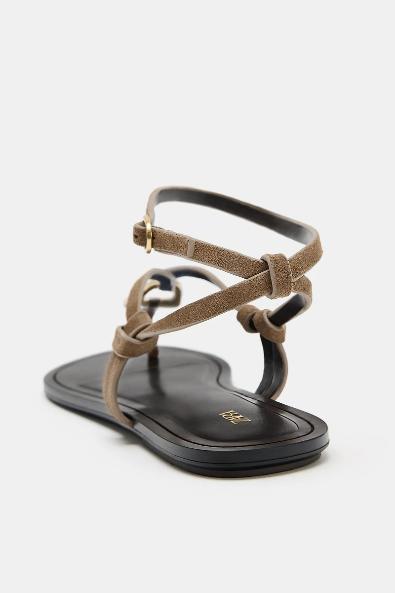 LEATHER SANDALS WITH METALLIC DETAIL