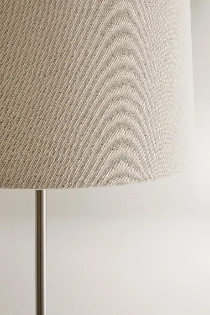 EXTENDABLE METAL FLOOR LAMP