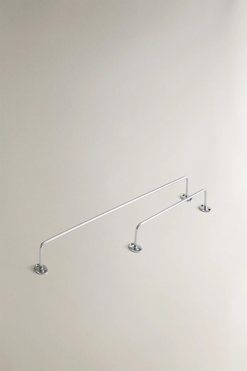 SILVER METAL TOWEL RACK