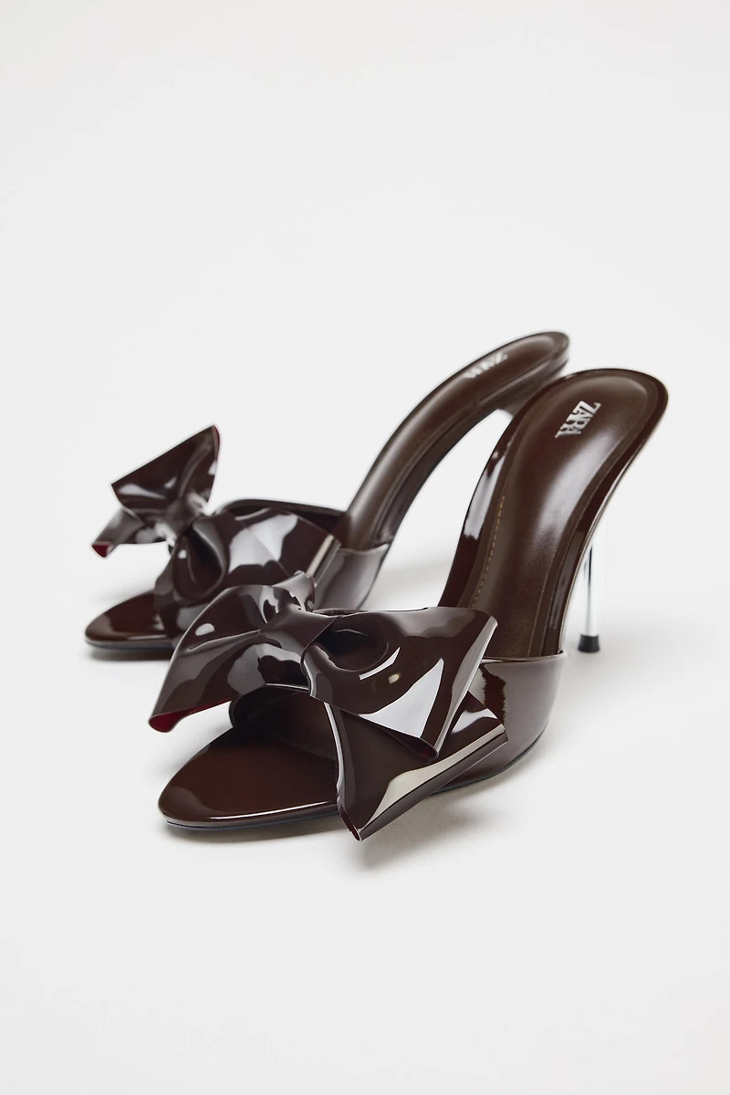 BOW HEELED SANDALS
