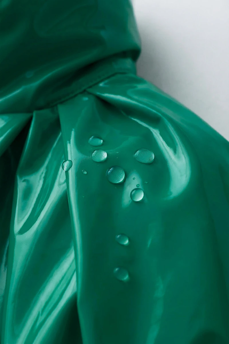SHINY WATER-RESISTANT RAINCOAT