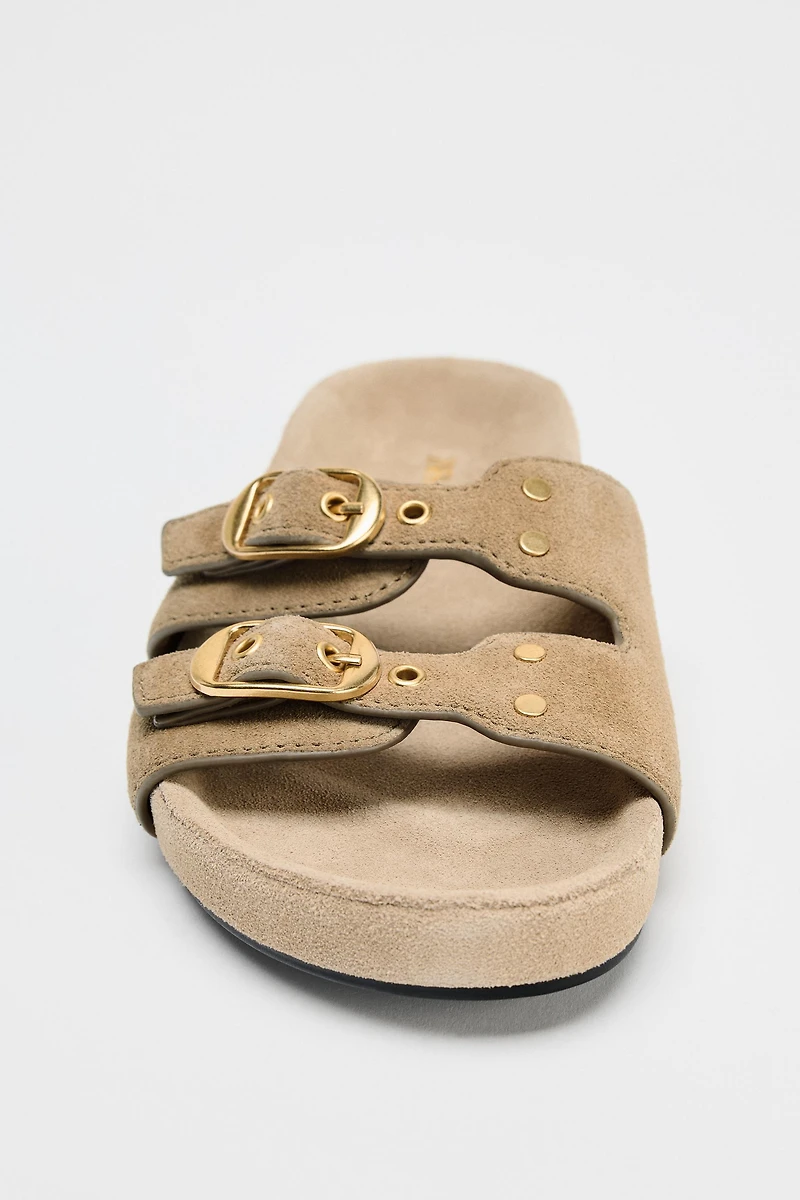 SANDALES EN DAIM À BOUCLES