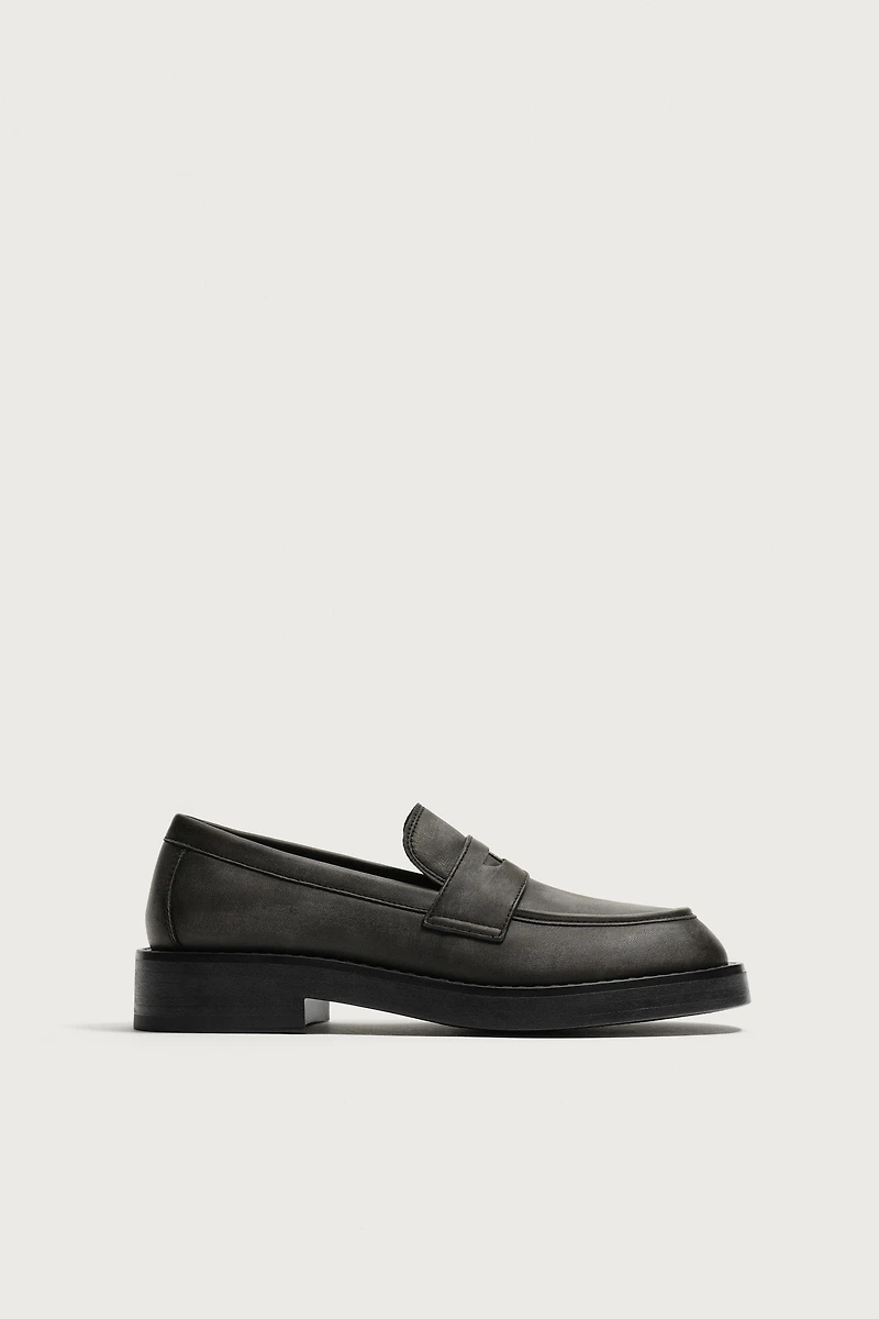 MOCASSINS VIEILLIS À MONNAIE