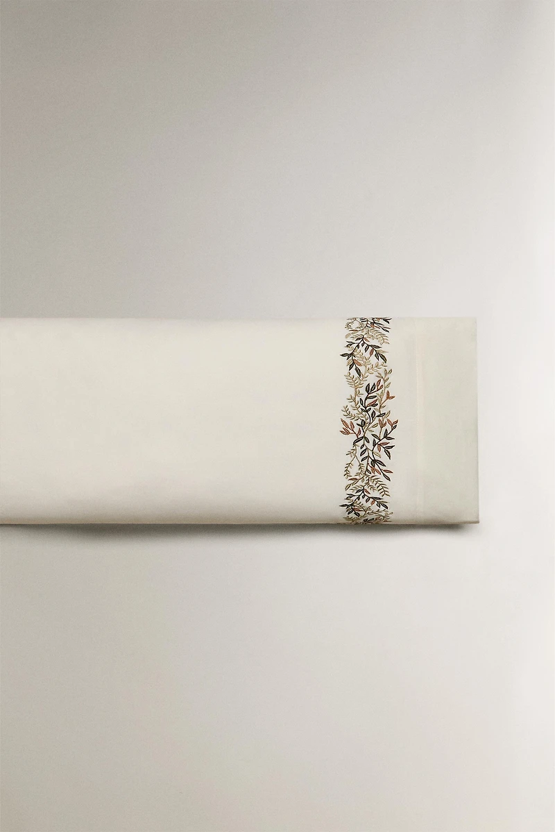 TAIE D’OREILLER SATIN BRODERIE FEUILLES