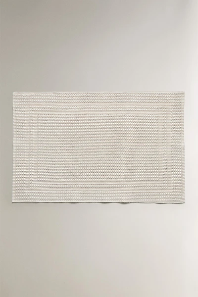 TEXTURED CHECK BATH MAT