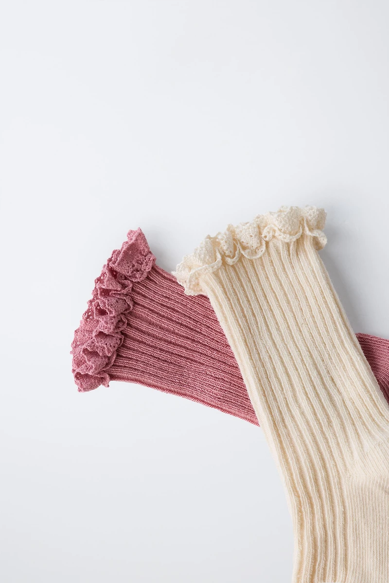 LOT DE DEUX PAIRES CHAUSSETTES EN DENTELLE