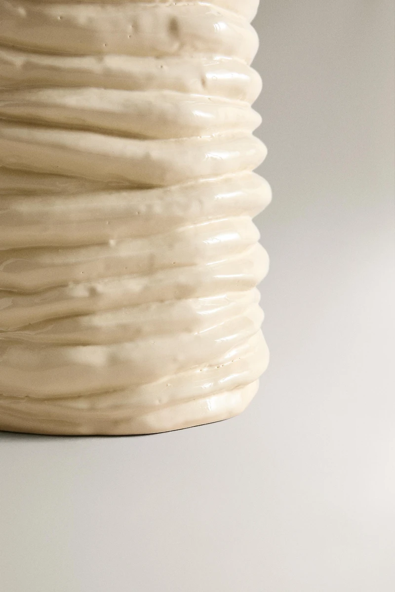 WAVY CERAMIC VASE X COLLAGERIE