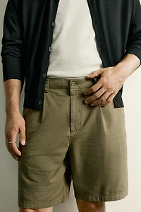 REGULAR FIT PLEATED SHORTS