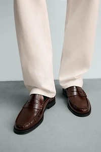 MOCASSINS EN CUIR AVEC MASQUE