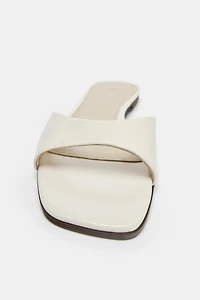 SANDALES PLATES EN CUIR