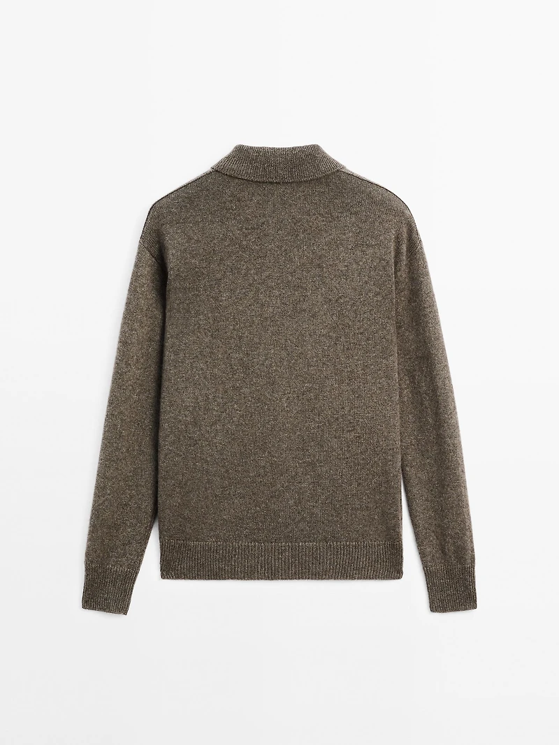 100% cashmere sweater with pocket detail