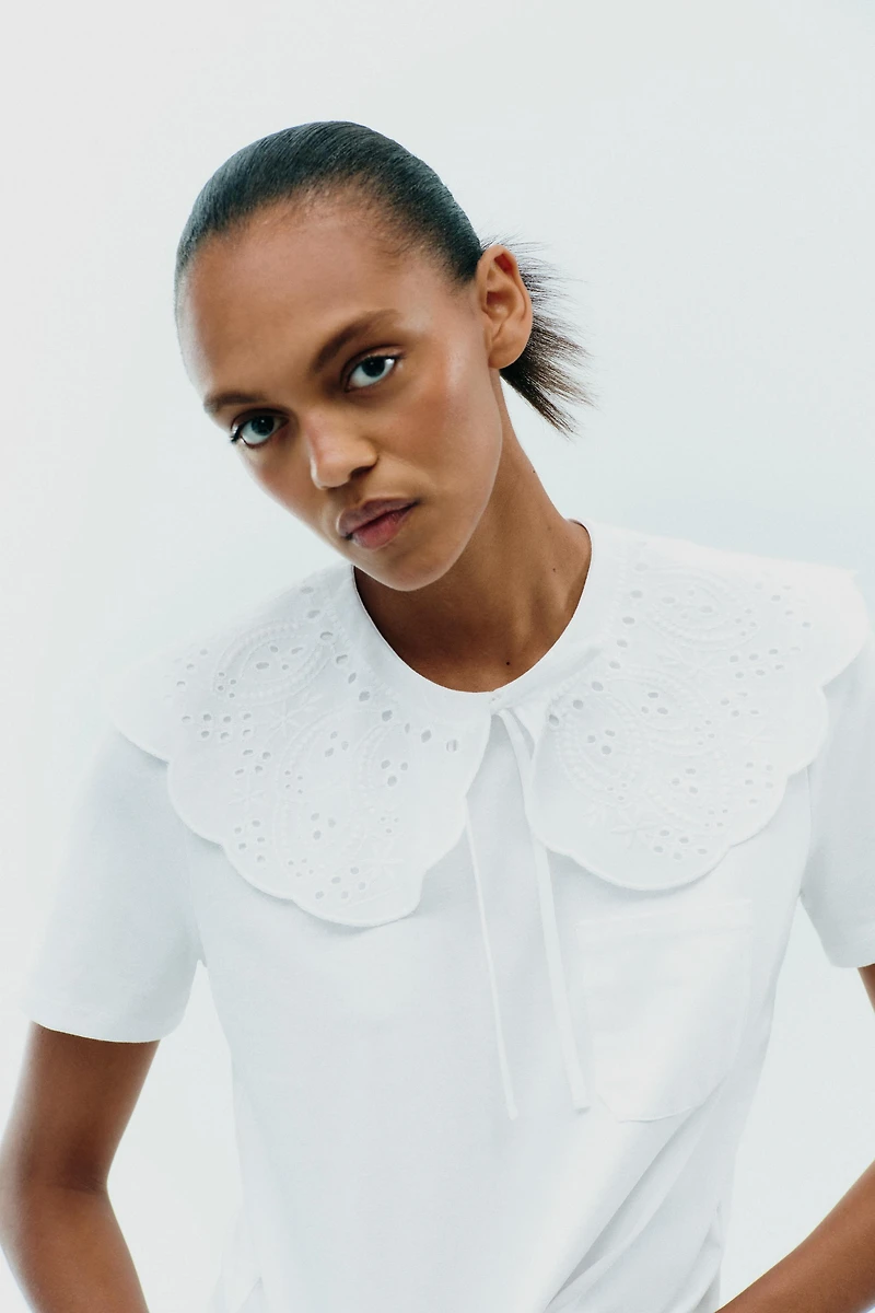EMBROIDERED PETER PAN COLLAR T-SHIRT