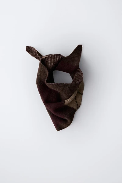 FOULARD TRIANGULAIRE EN MAILLE À LOSANGES