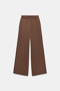 PANTALON EN MOLLETON EFFET DÉLAVÉ CLOUS