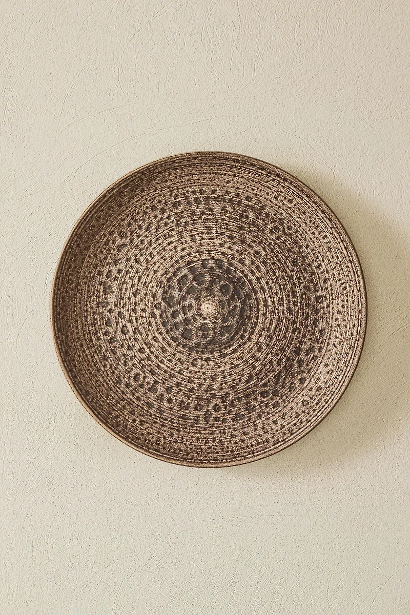 DINNER PLATE WITH RAISED DESIGN