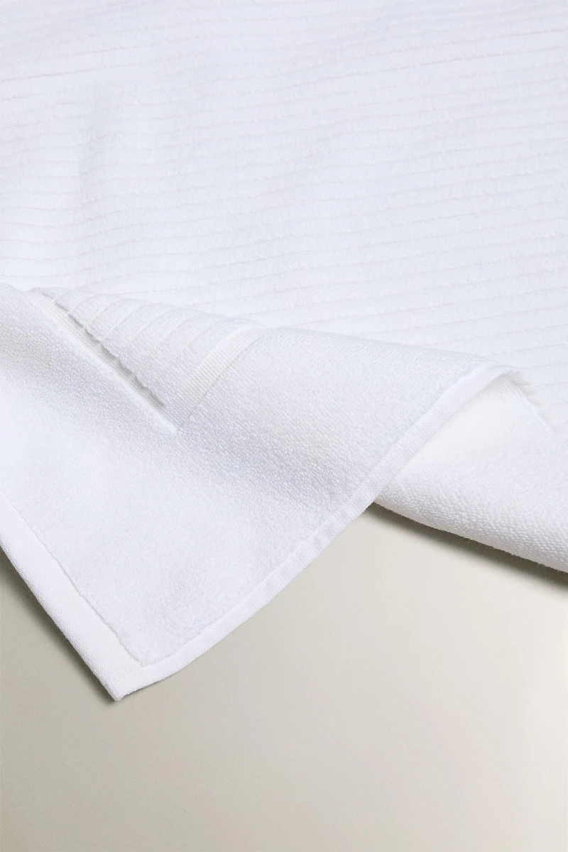 TAPIS DE BAIN TEXTURÉ CÔTELÉ