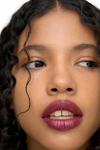 LIQUID LIPSTICK - SPARKLE PRESS ON LIPS