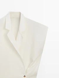 Linen waistcoat with buttons