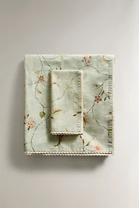 NAPPE IMPRIMÉ FLEURS ET DENTELLE