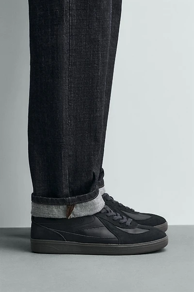 CONTRAST SOLE SNEAKERS
