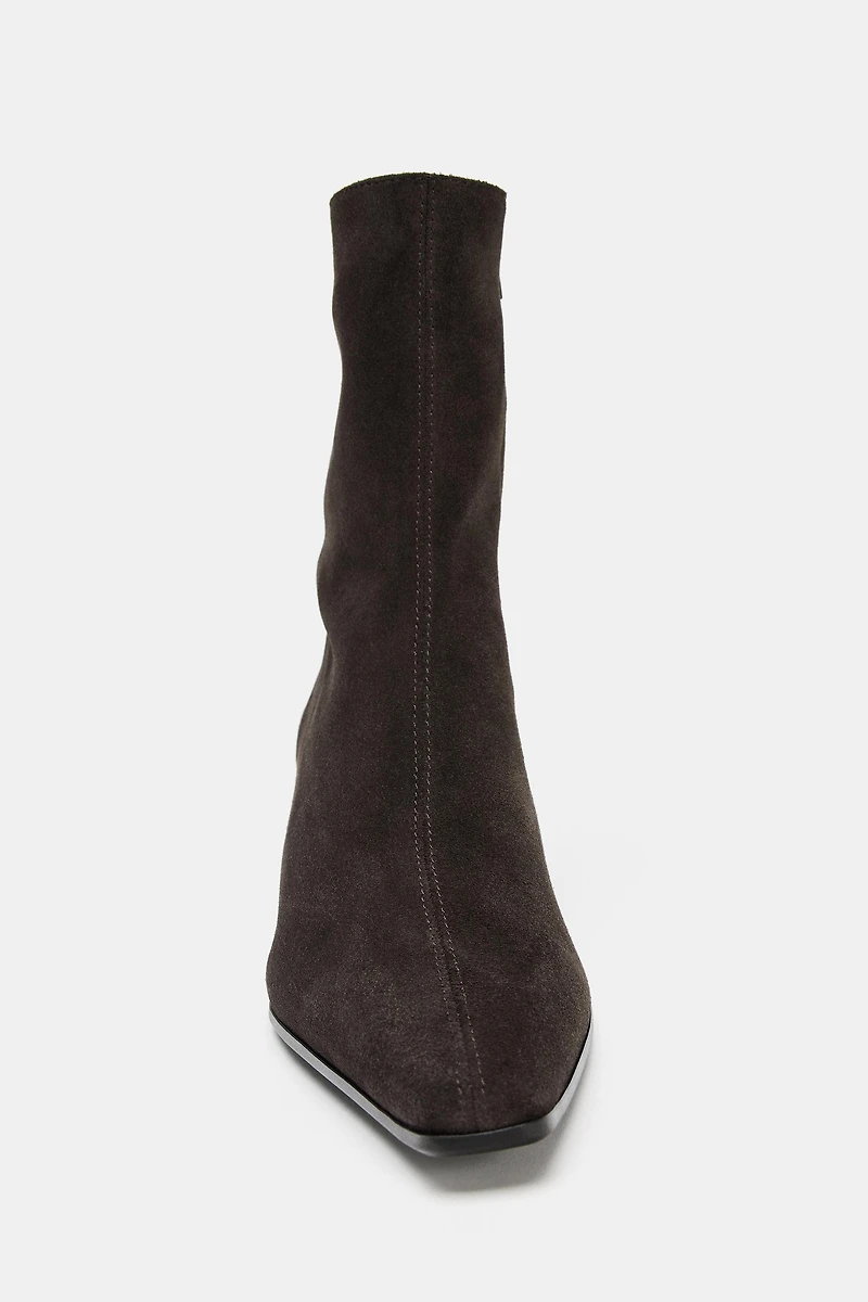 BOTTINES À TALONS KITTEN EN DAIM